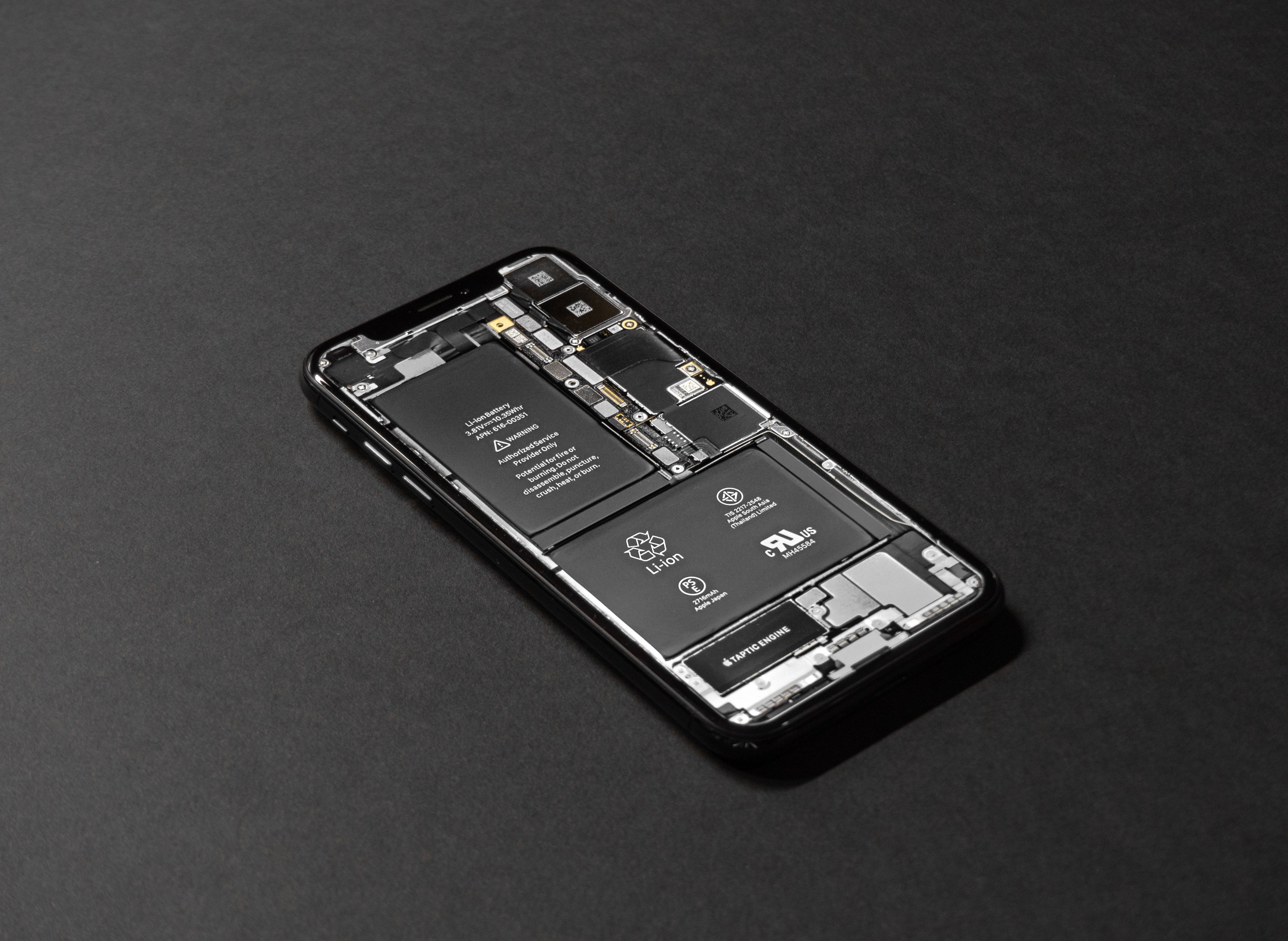 Photo by Tyler Lastovich, Android smartphone open back, 400x2921px